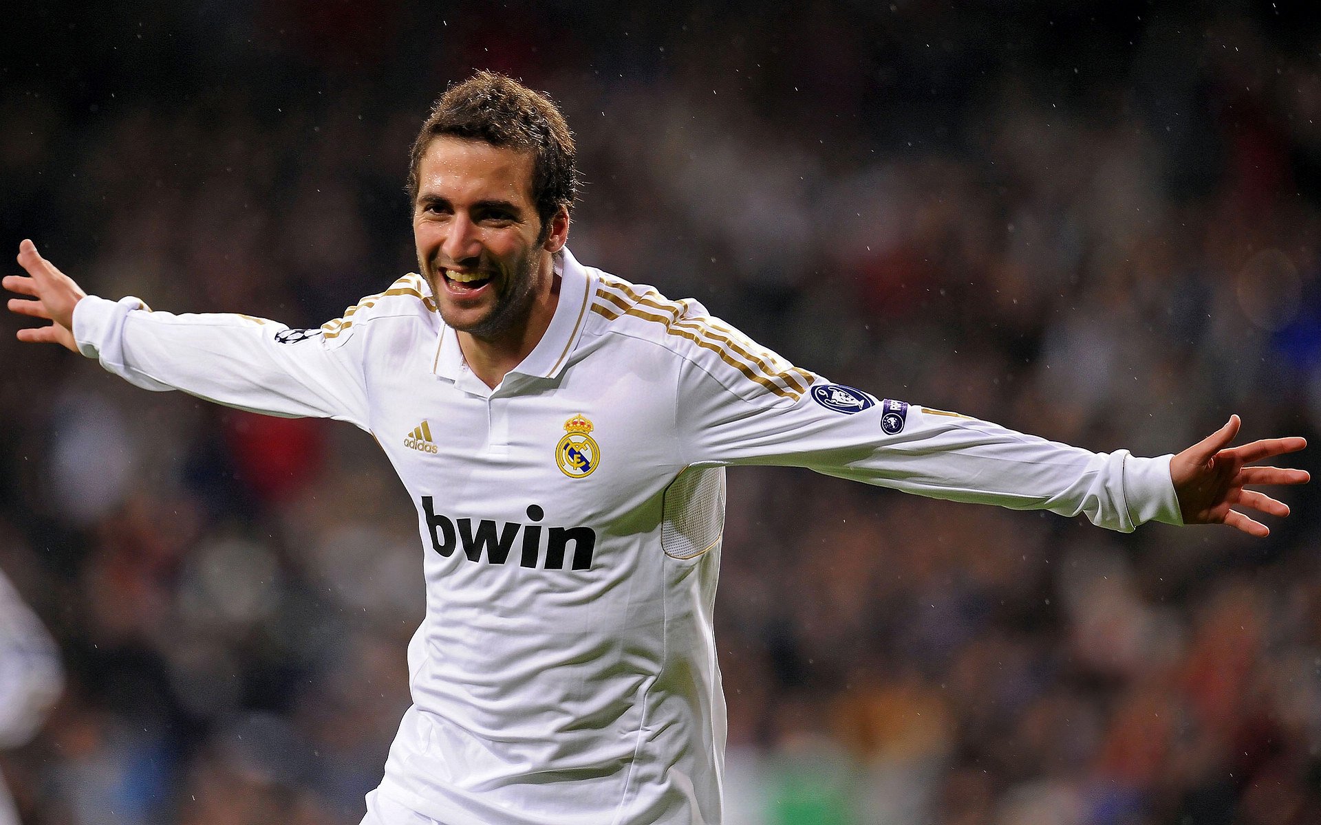 体育新闻中心推动体育视频内容多语言自动翻译,体育新闻播报视频